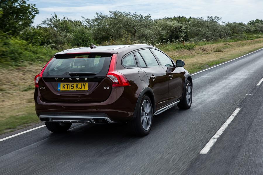  Volvo V60 D3 Cross Country 2015 года  (UK) (фото 14 из 22)